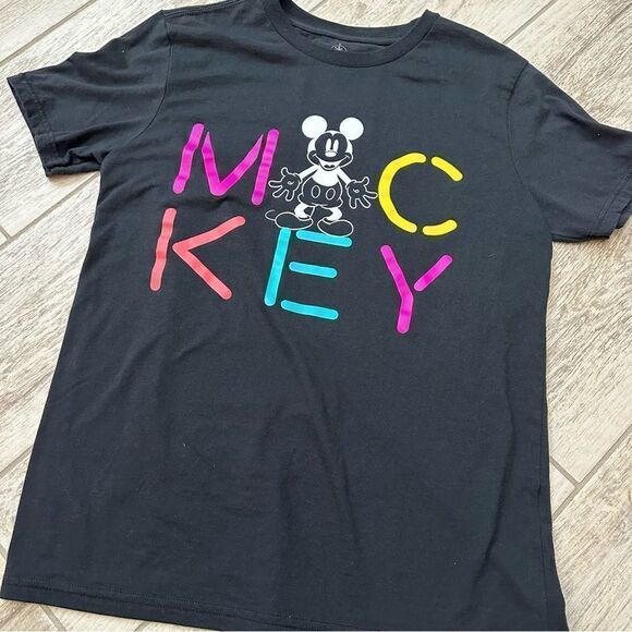 Disney Tops - Disney Mickey Tee Small EUC